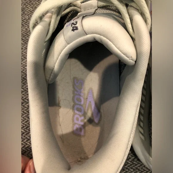 Brooks Women’s Ariel GTS 24 Shoes - Picture 8 of 16